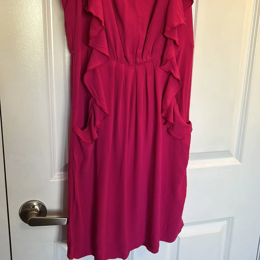đź’•BEAUTIFUL Pink flowy Dress by HYPE size large - Picture 5 of 16